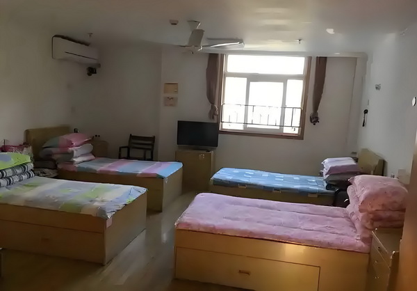 人才入户申请深圳_演硬汉成名却情路坎坷，8年不敢谈恋爱，遇小10岁的她成宠妻狂魔 却情路坎坷中说消息